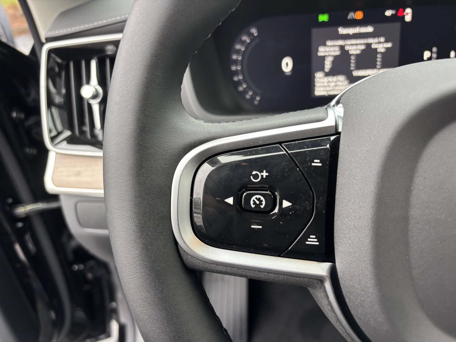 New 2026 Volvo XC90 B6 Plus w/ Protection Package Premier AWD/4WD image 18