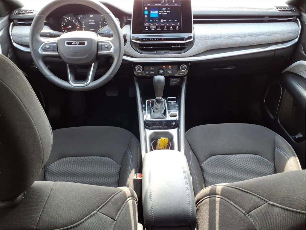 Used 2025 Jeep Compass Sport image 10