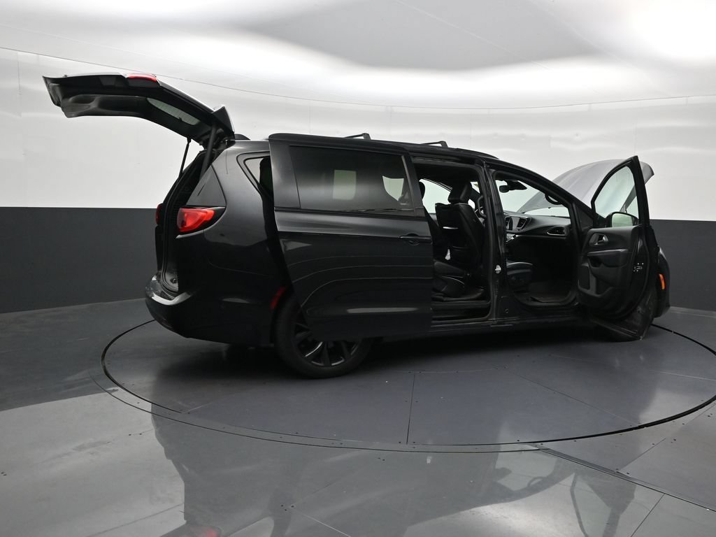 Used 2019 Chrysler Pacifica Limited w/ Advanced Safetytec Group FWD image 32