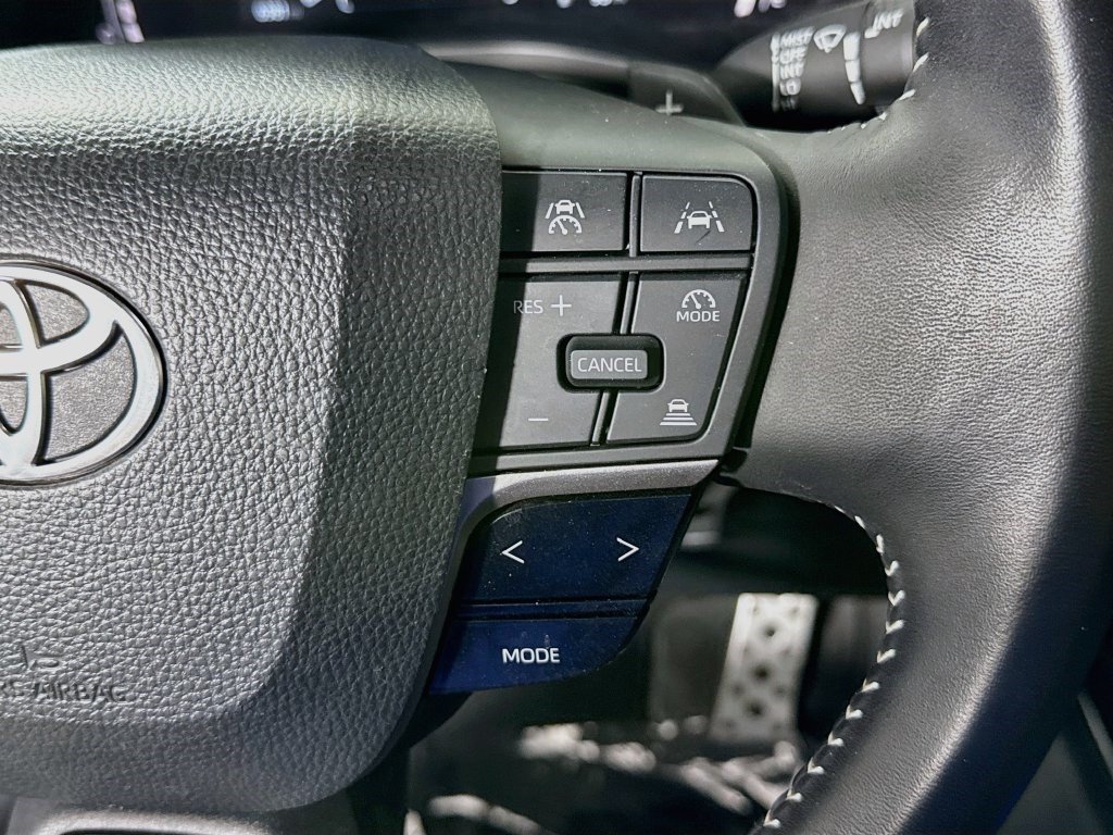 Used 2025 Toyota Camry SE w/ Convenience Package FWD image 14