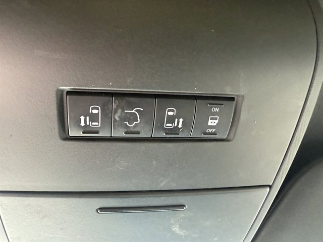 Used 2017 Dodge Grand Caravan SE image 27