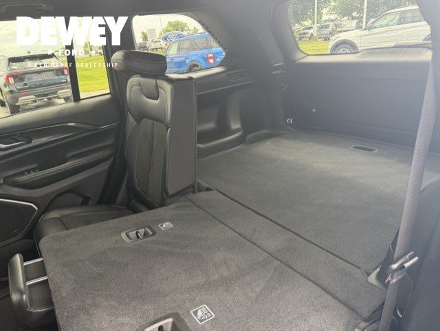 Used 2022 Jeep Grand Cherokee Altitude AWD/4WD image 28