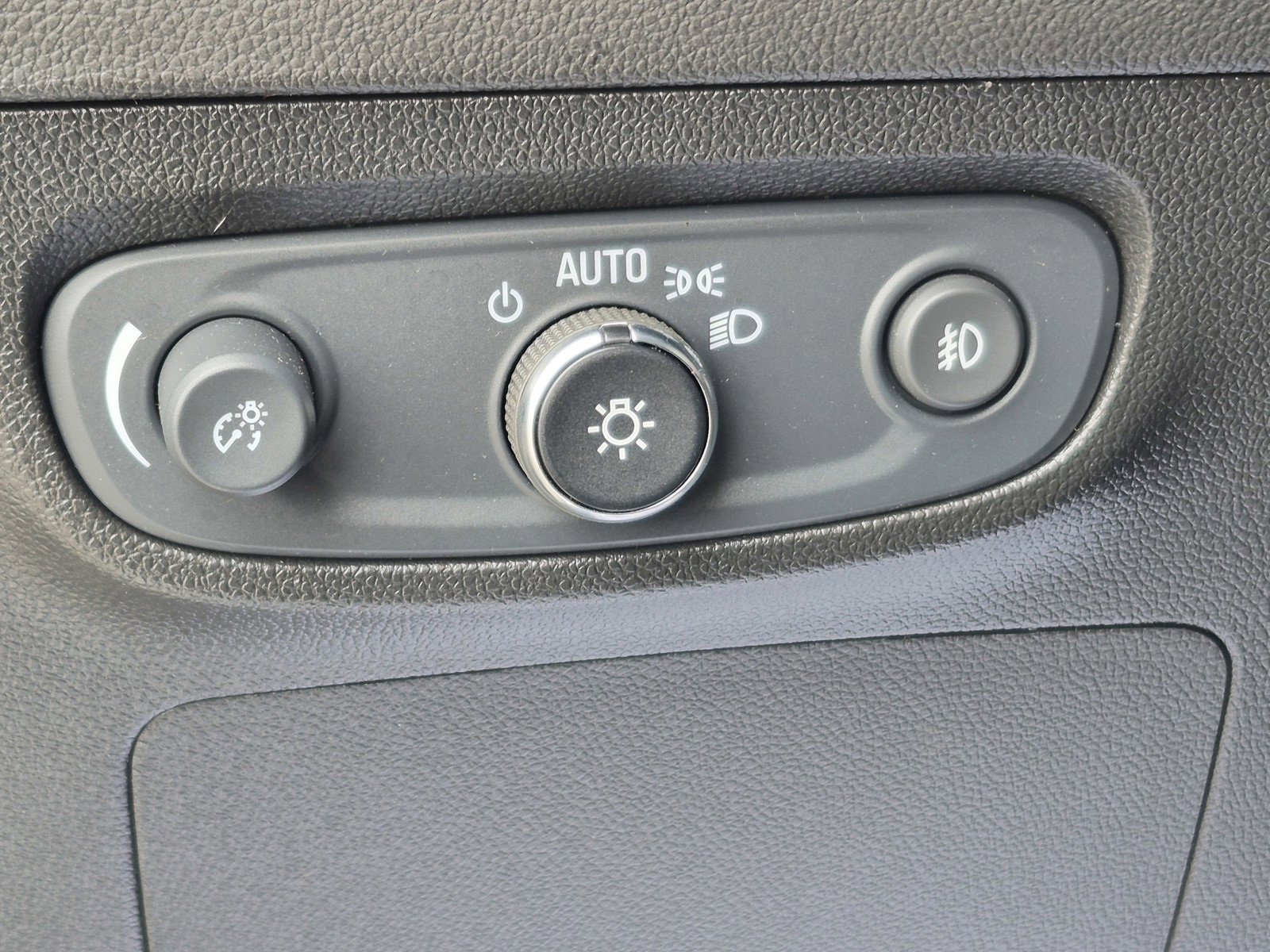 Used 2021 Buick Encore GX Essence w/ Advanced Technology Package image 32