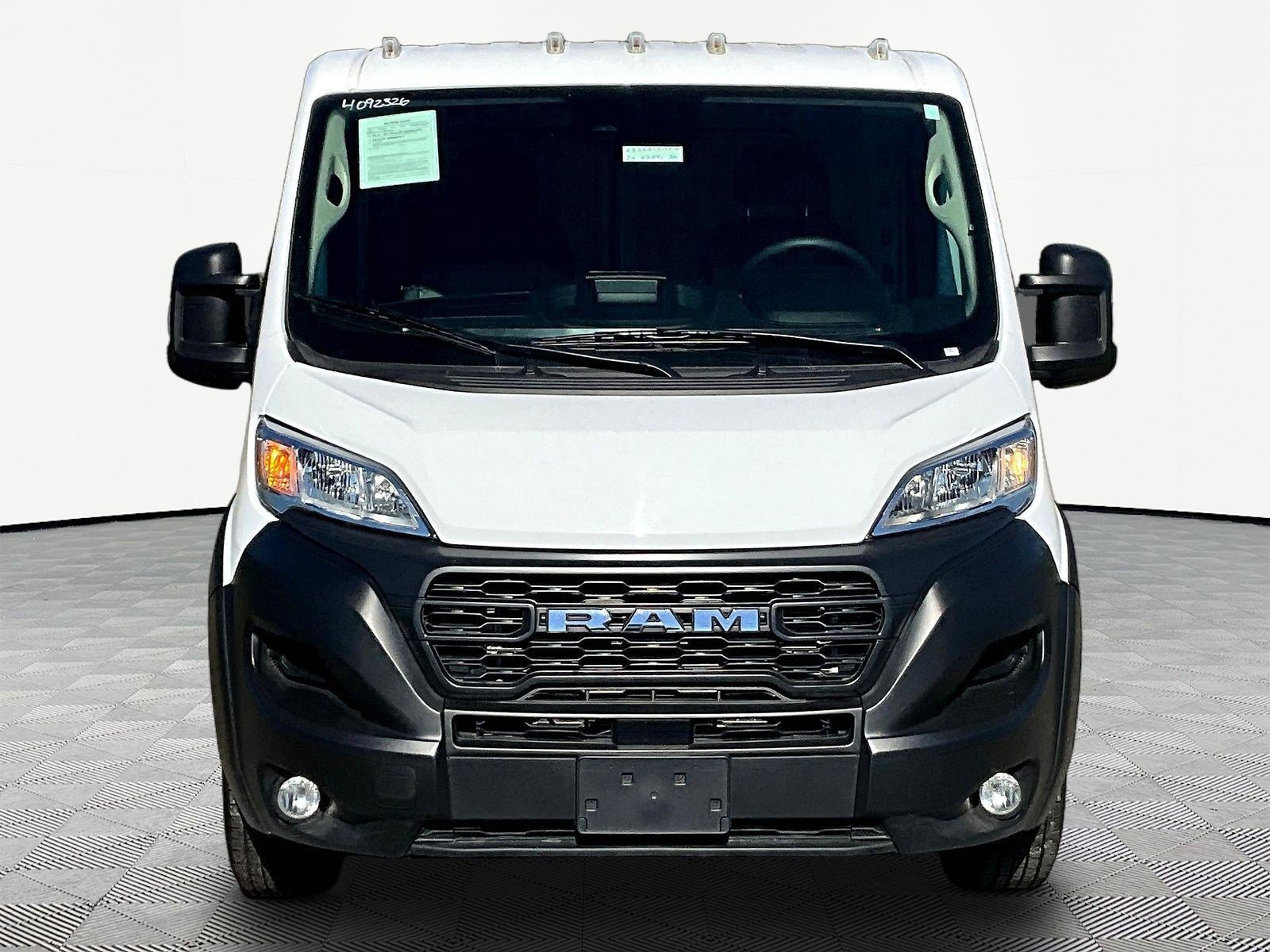 Used 2025 RAM ProMaster 2500 w/ Convenience Group FWD image 9