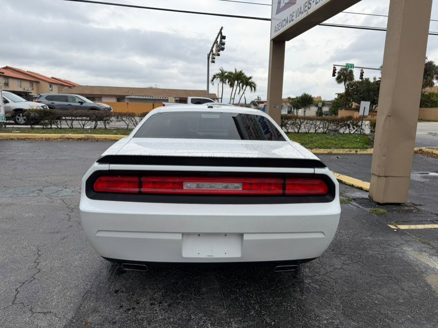 Used 2014 Dodge Challenger R/T RWD image 4