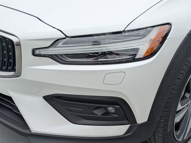 Certified 2023 Volvo V60 B5 Cross Country Plus w/ Climate Package image 9