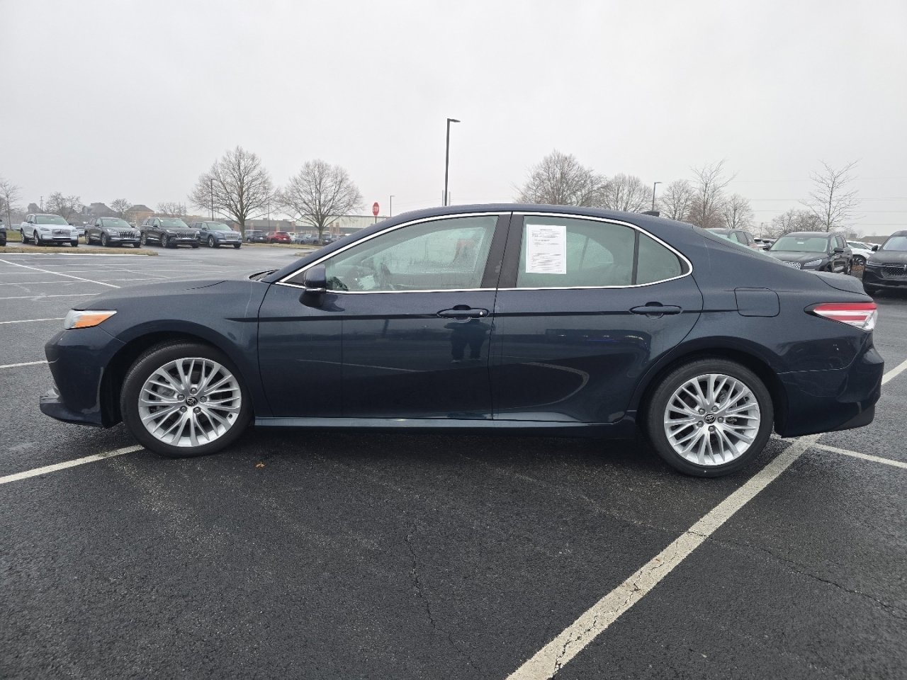 Used 2020 Toyota Camry XLE image 15