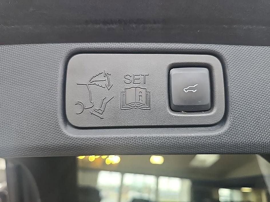 Used 2021 Ford Mustang Mach-E Premium image 32