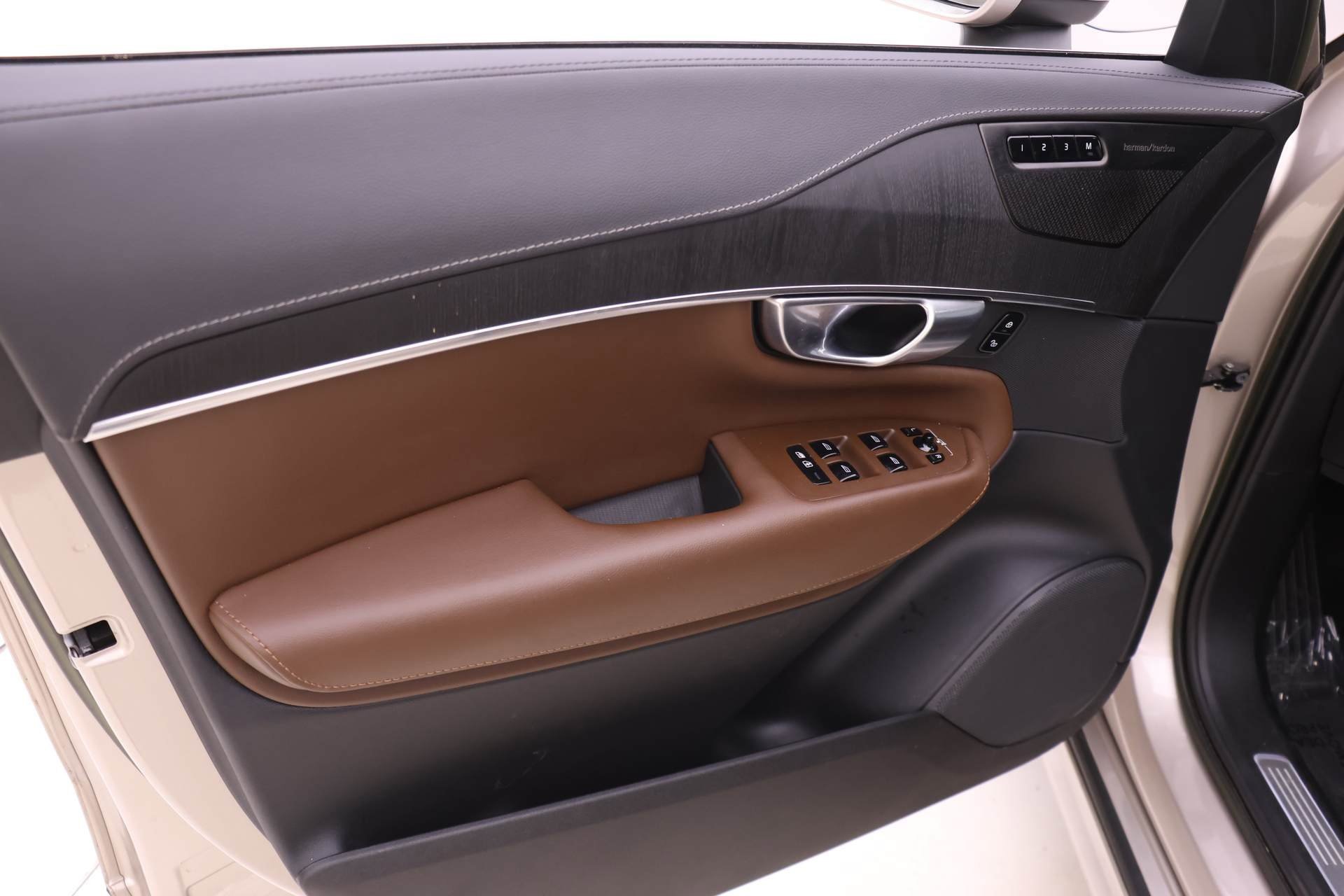 Certified 2023 Volvo XC90 B6 Ultimate image 14