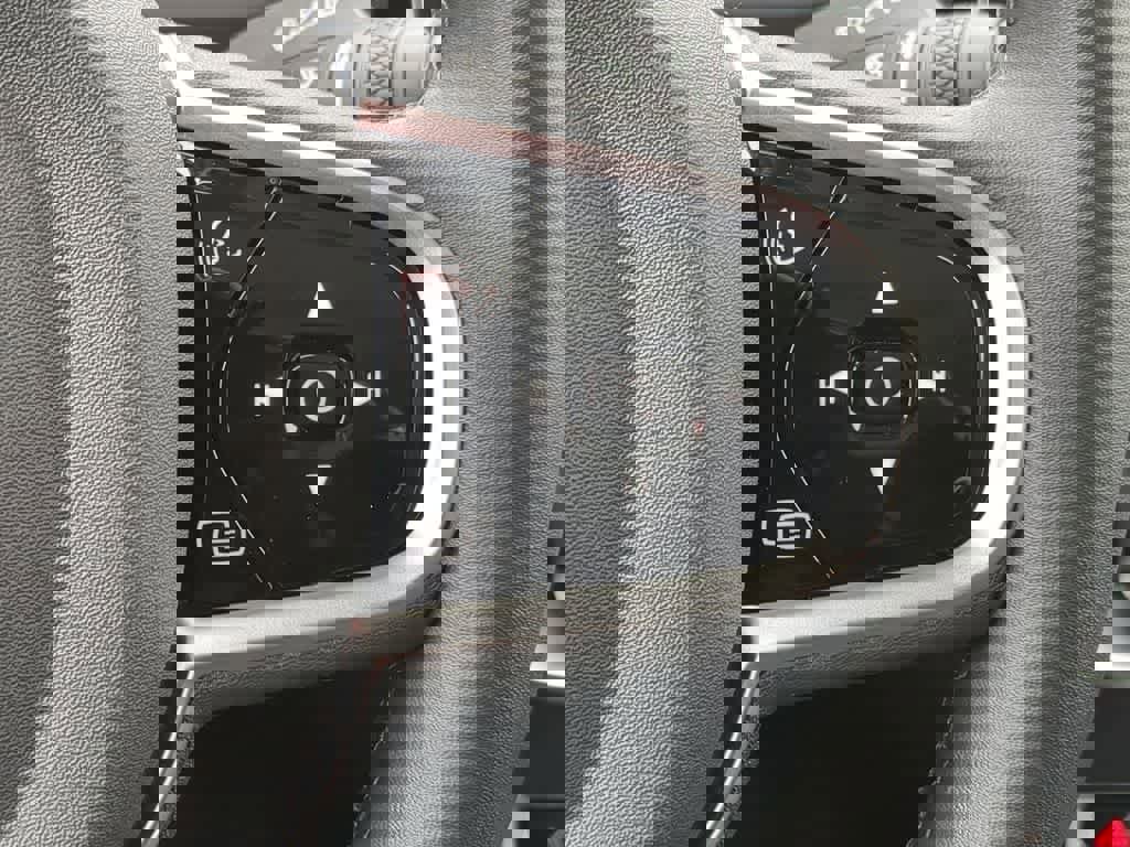 New 2025 Volvo XC90 B5 Plus w/ Protection Package Premier image 25