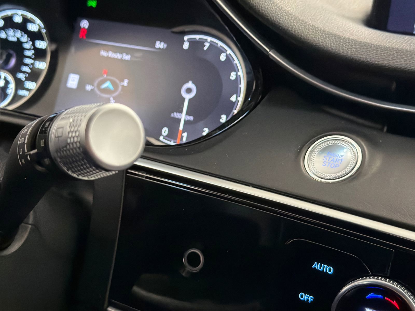 Used 2025 Genesis GV70 2.5T image 28