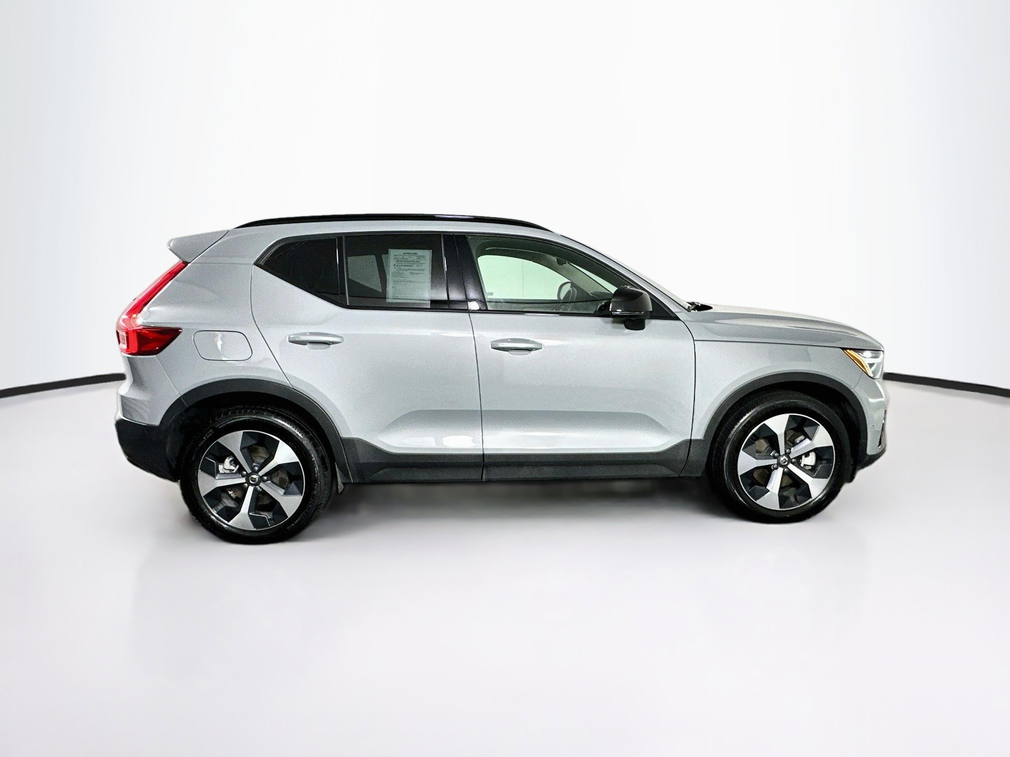 Used 2026 Volvo XC40 B5 Plus AWD/4WD image 10