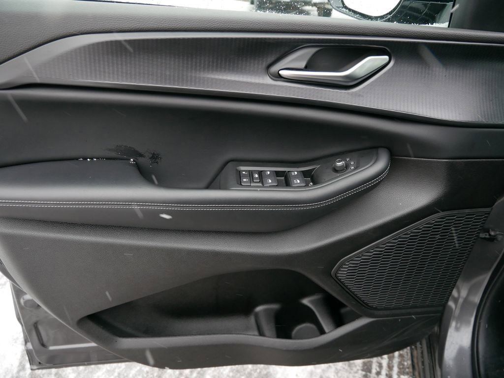 Used 2024 Jeep Grand Cherokee Altitude image 9