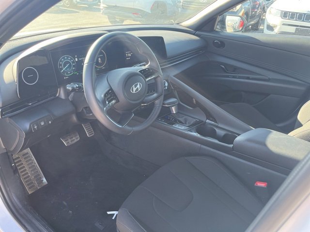 Used 2025 Hyundai Elantra SEL image 17
