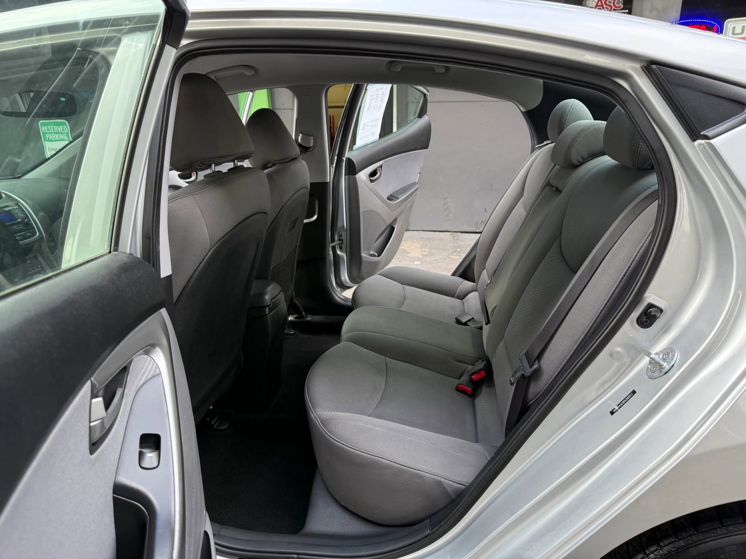 Used 2013 Hyundai Elantra GLS w/ Preferred Pkg FWD image 12