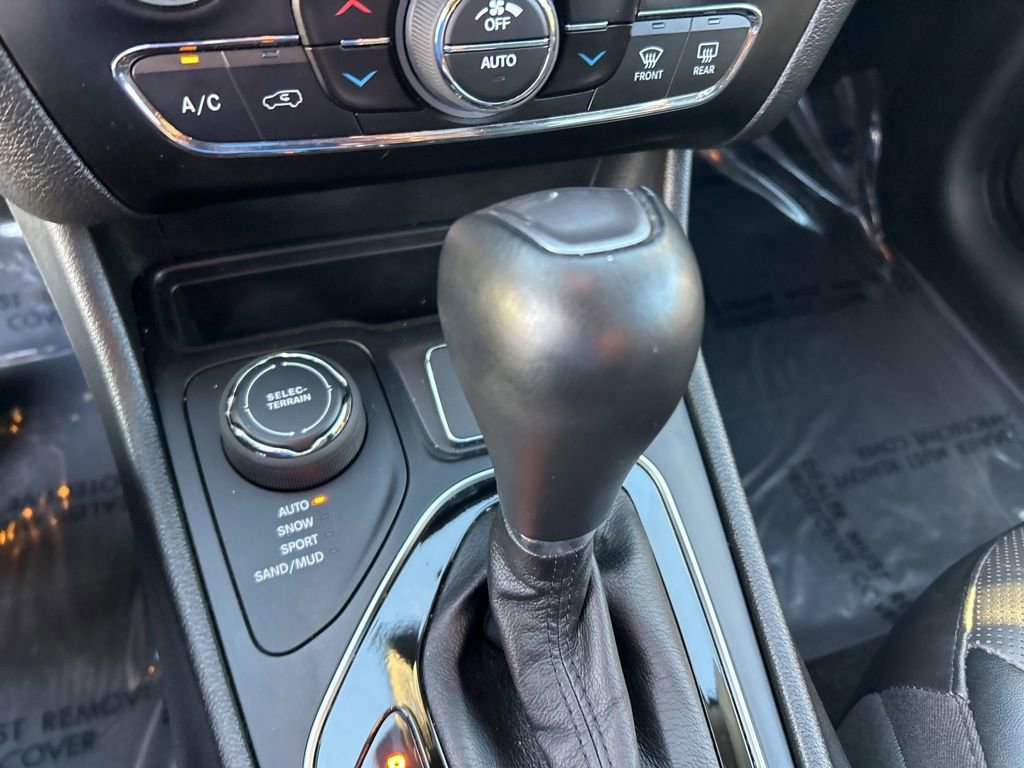 Used 2023 Jeep Cherokee Altitude Lux image 13