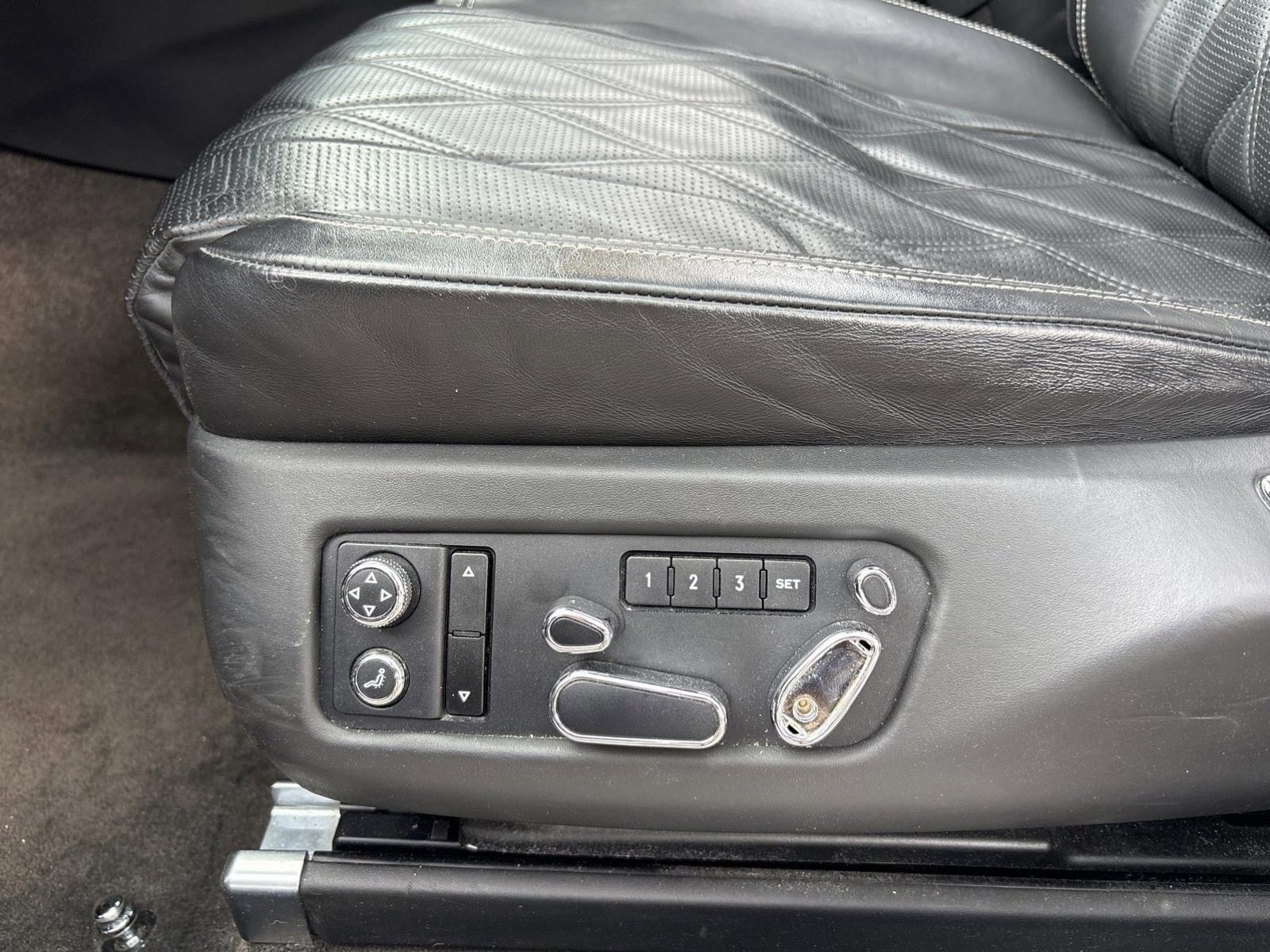Used 2014 Bentley Flying Spur W12 image 27