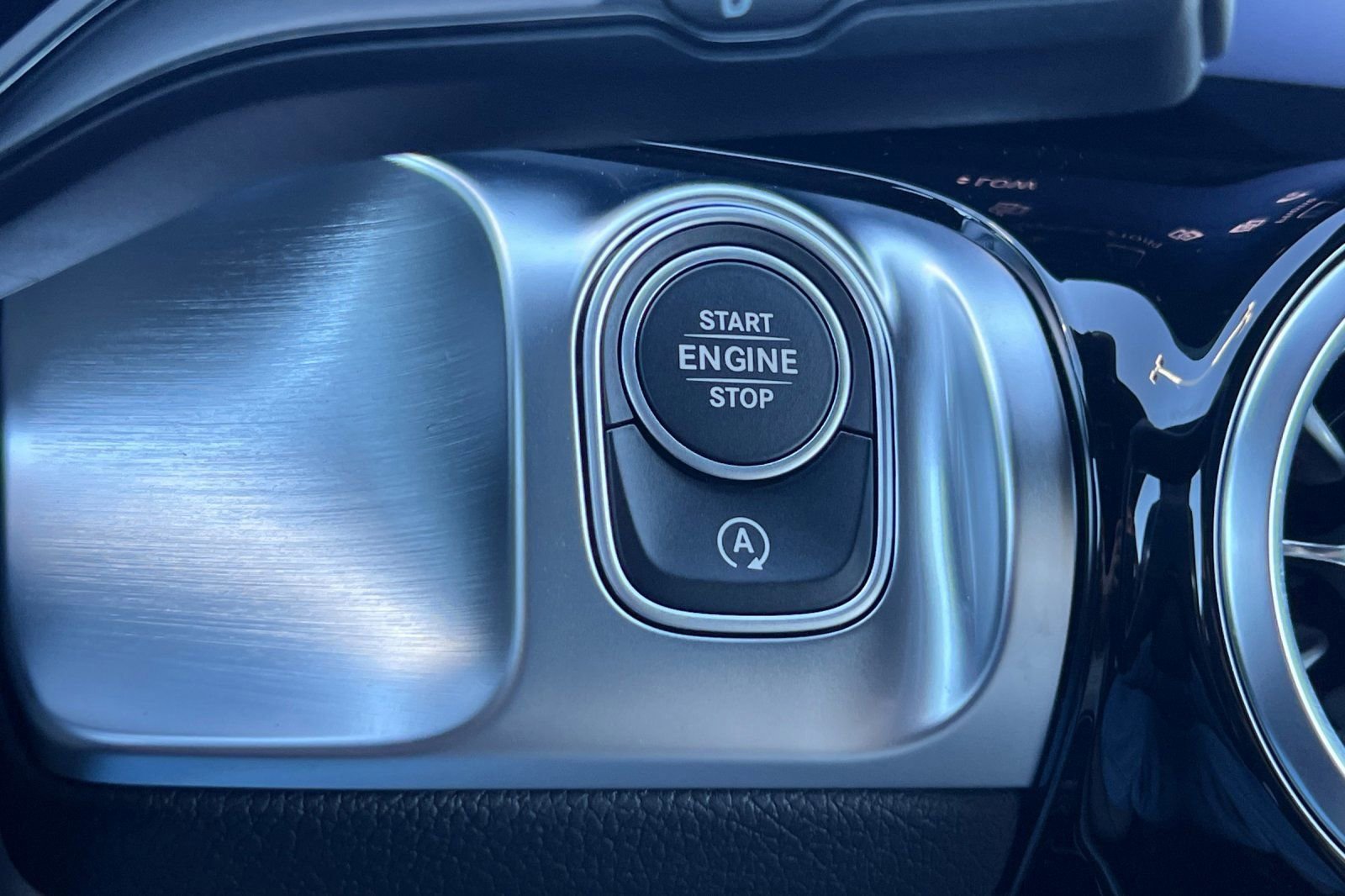 New 2025 Mercedes-Benz GLB 250 4MATIC image 24