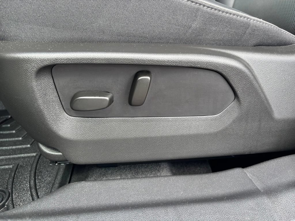 Used 2023 Buick Envision Essence FWD image 16