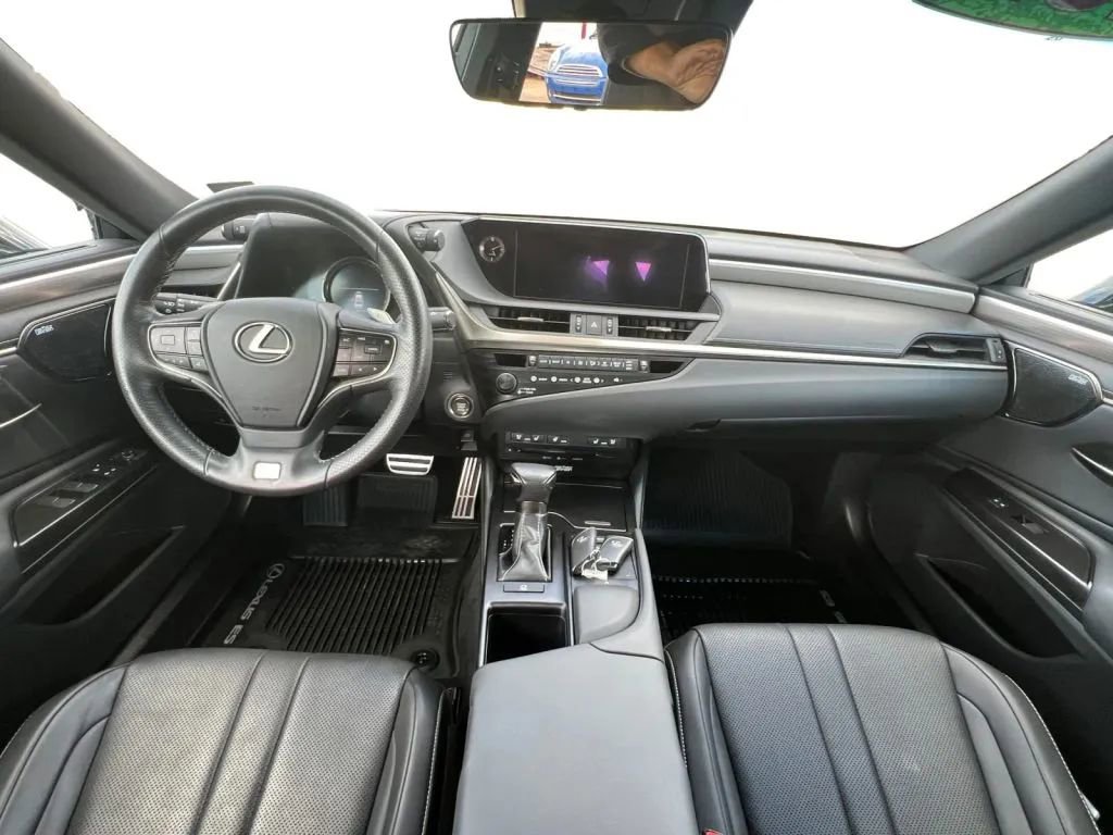 Used 2019 Lexus ES 350 F Sport w/ Accessory Package image 10