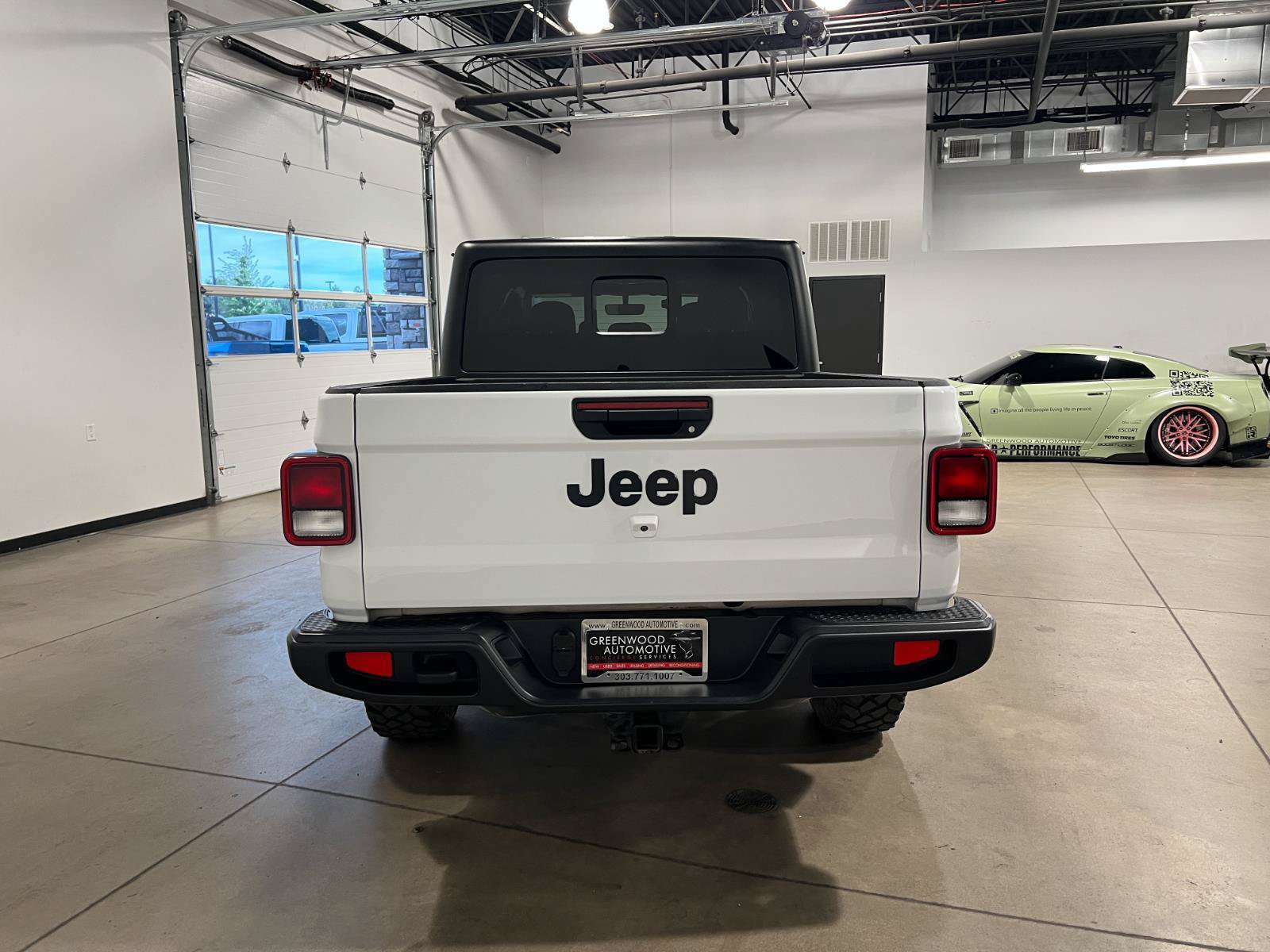 Used 2023 Jeep Gladiator Sport AWD/4WD image 4