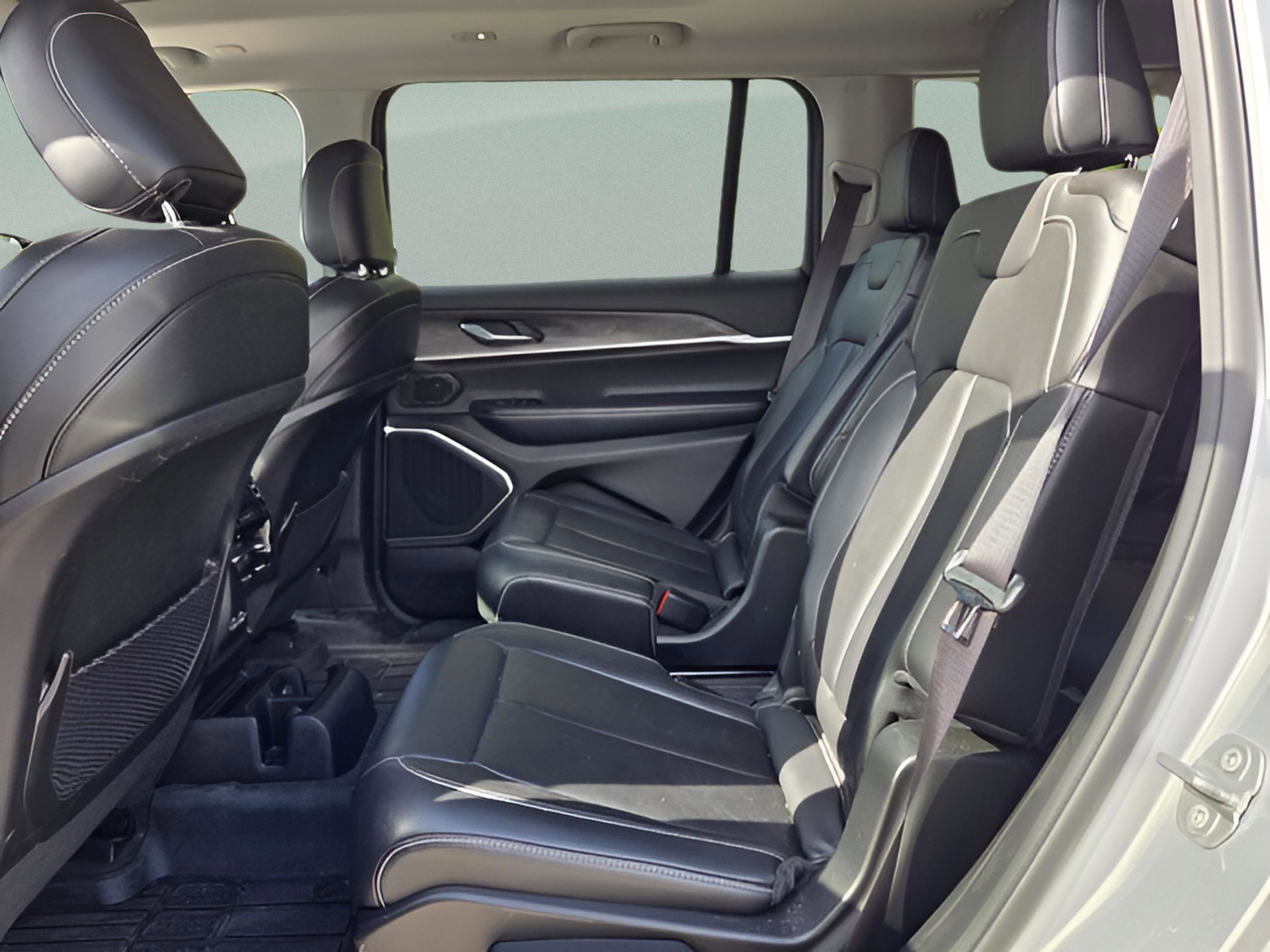 Used 2022 Jeep Grand Cherokee L Limited RWD image 10