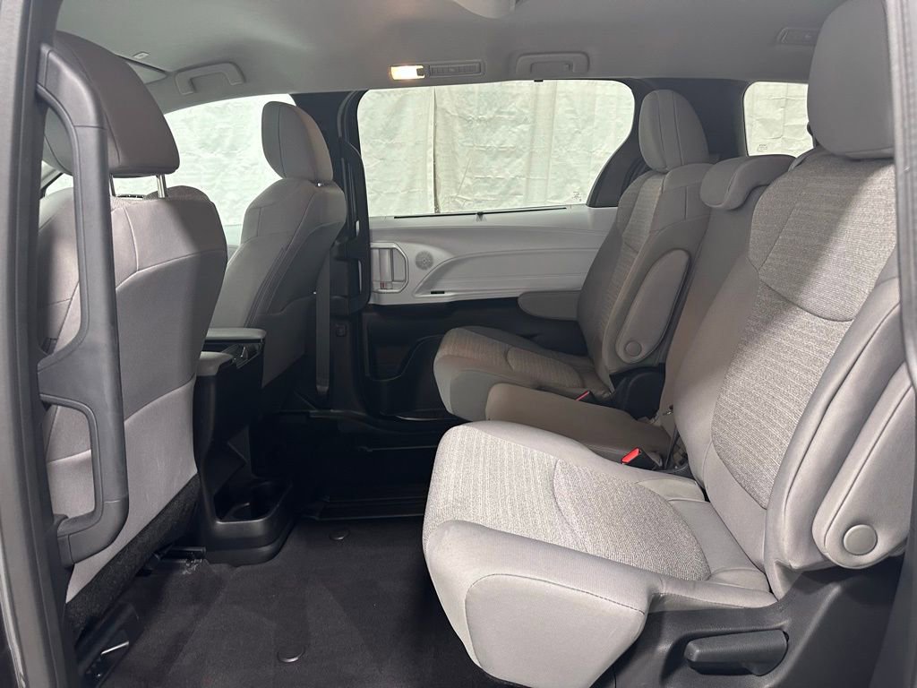 Used 2025 Toyota Sienna LE image 48