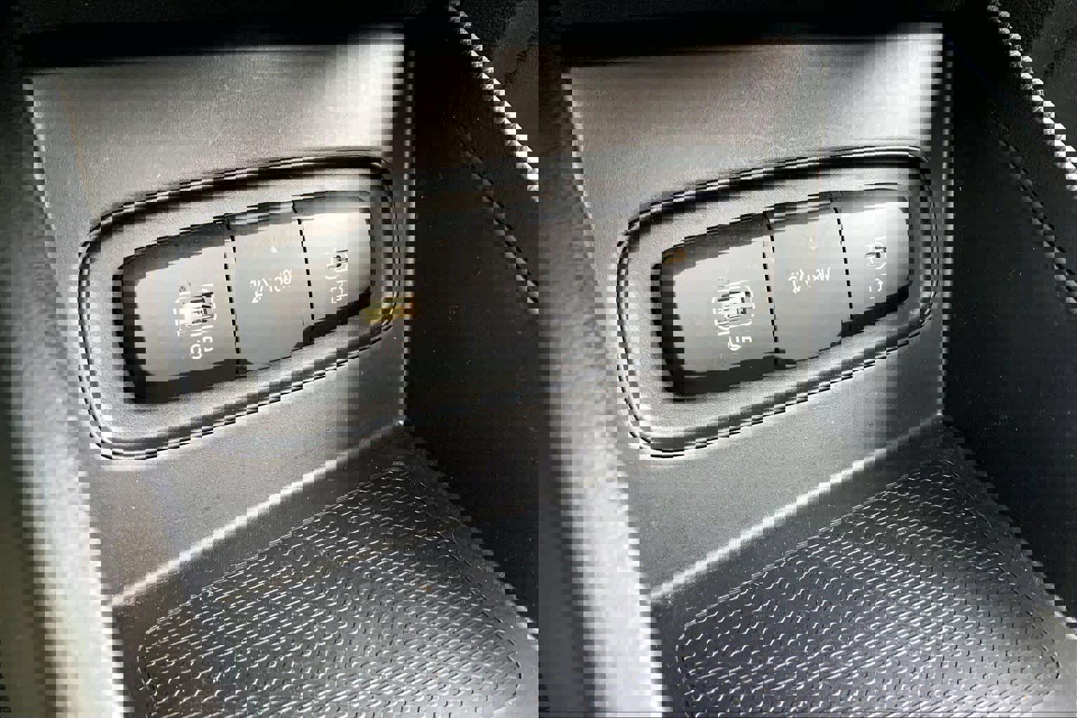 Used 2025 Hyundai Venue SEL image 34