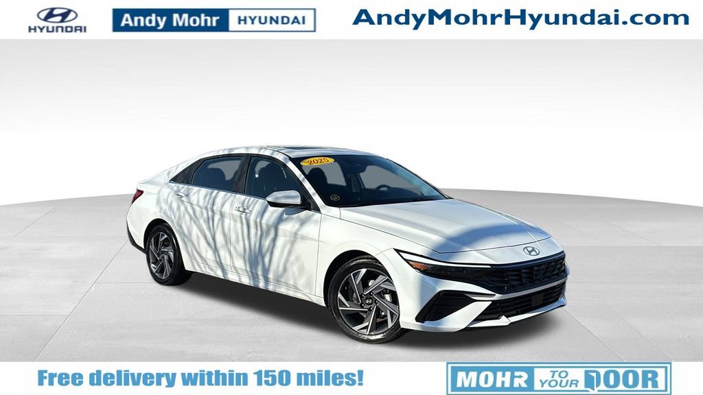 Used 2025 Hyundai Elantra SEL image 1