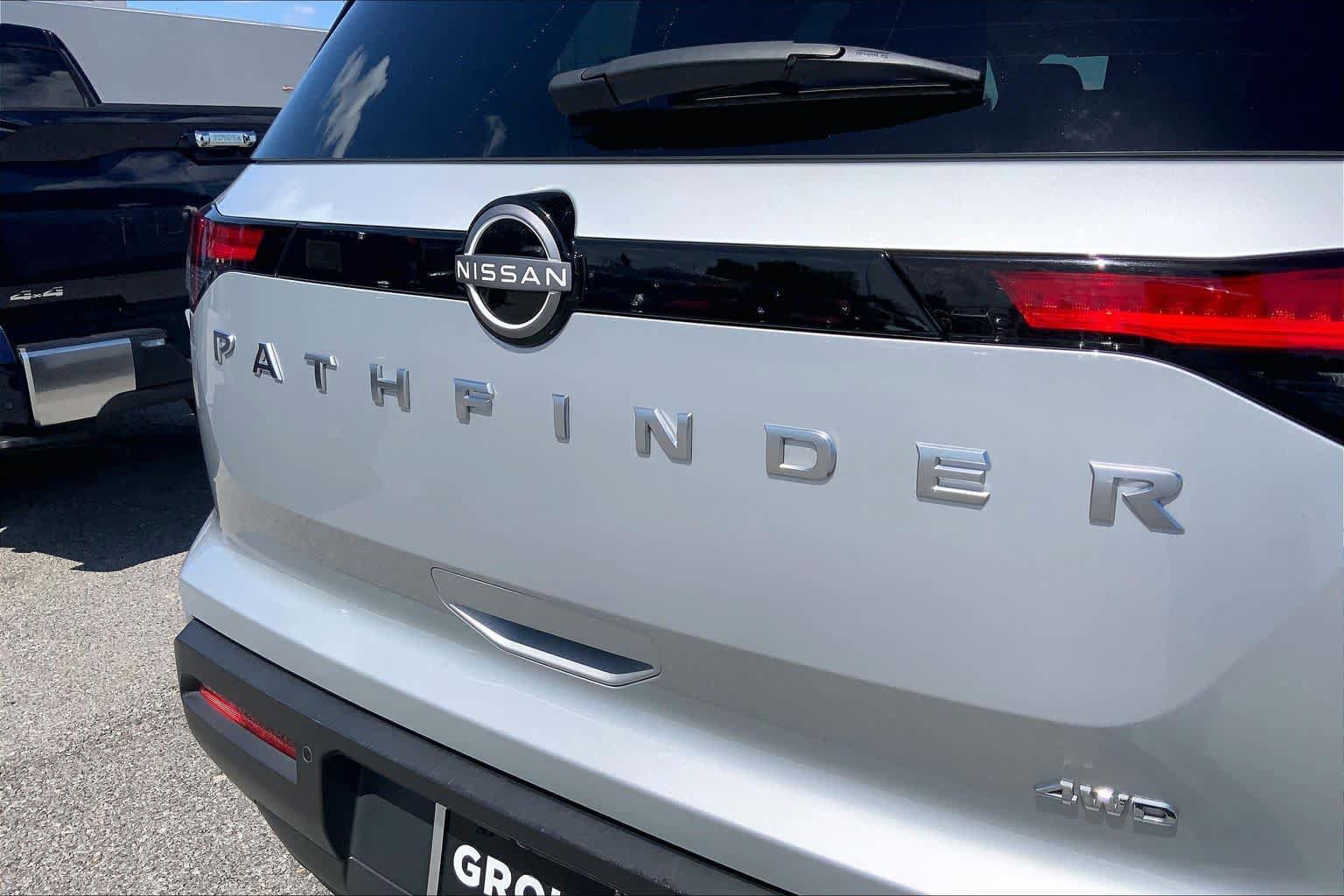 Used 2025 Nissan Pathfinder SV AWD/4WD image 29