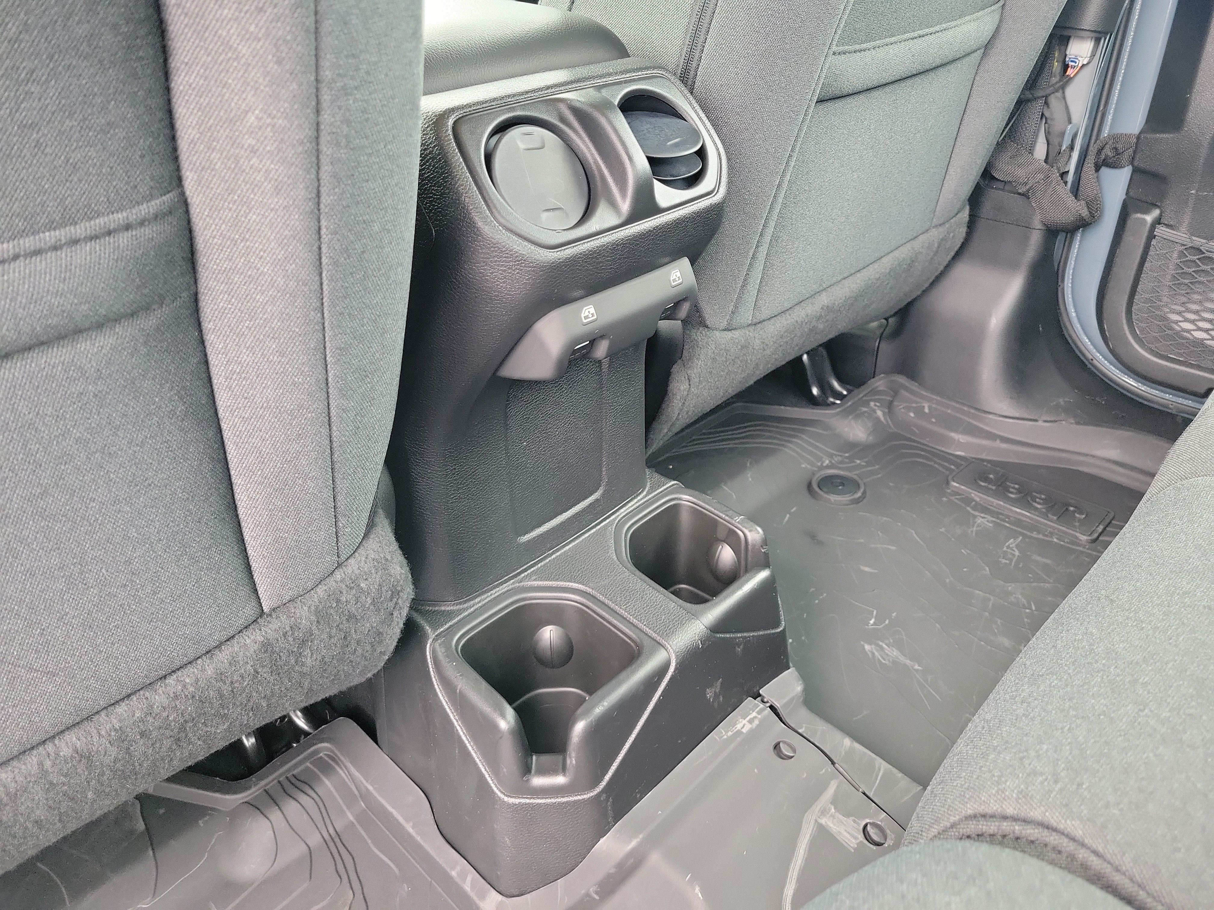 Used 2025 Jeep Gladiator Sport AWD/4WD image 13