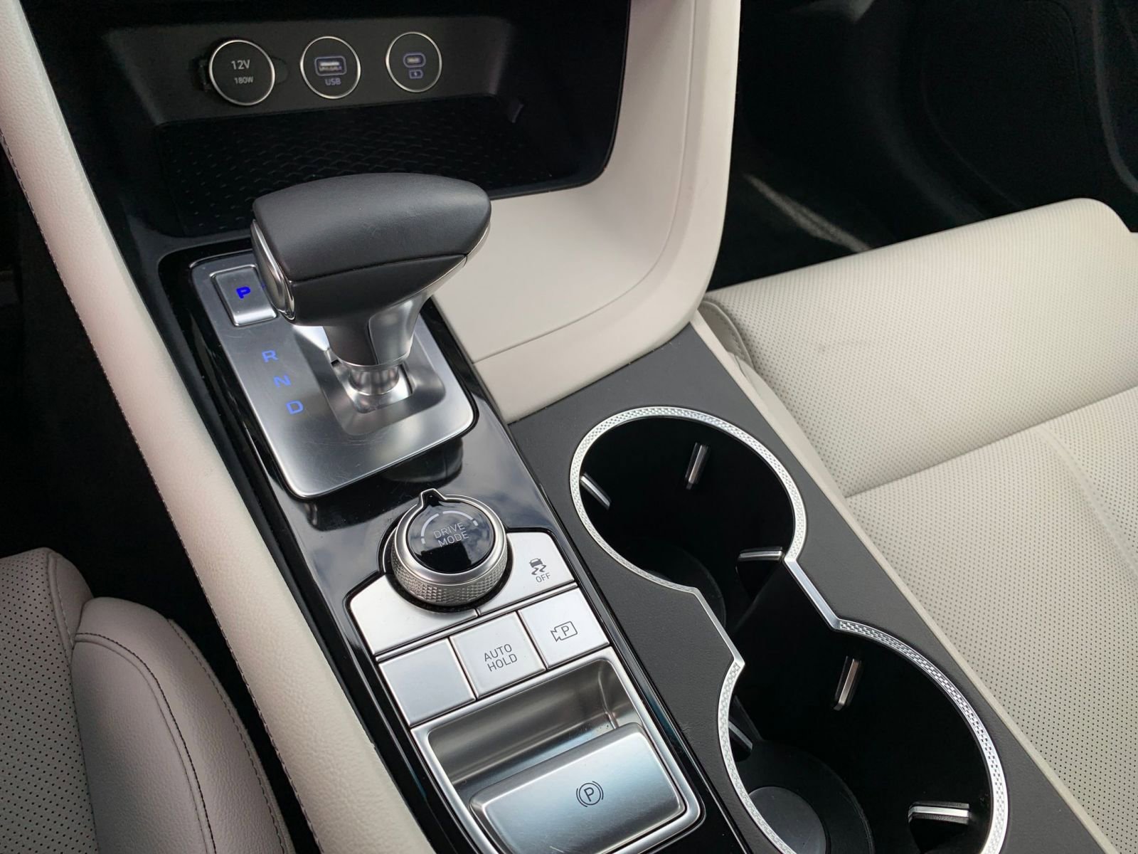 Used 2025 Genesis G70 2.5T image 41
