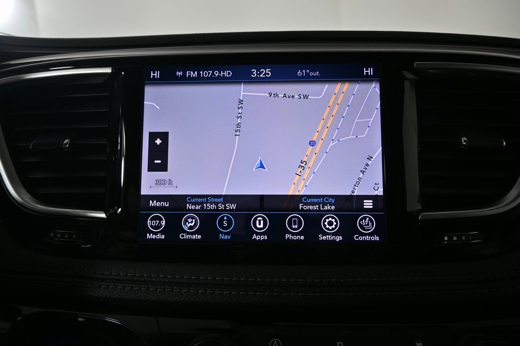 Used 2020 Chrysler Pacifica Limited image 31