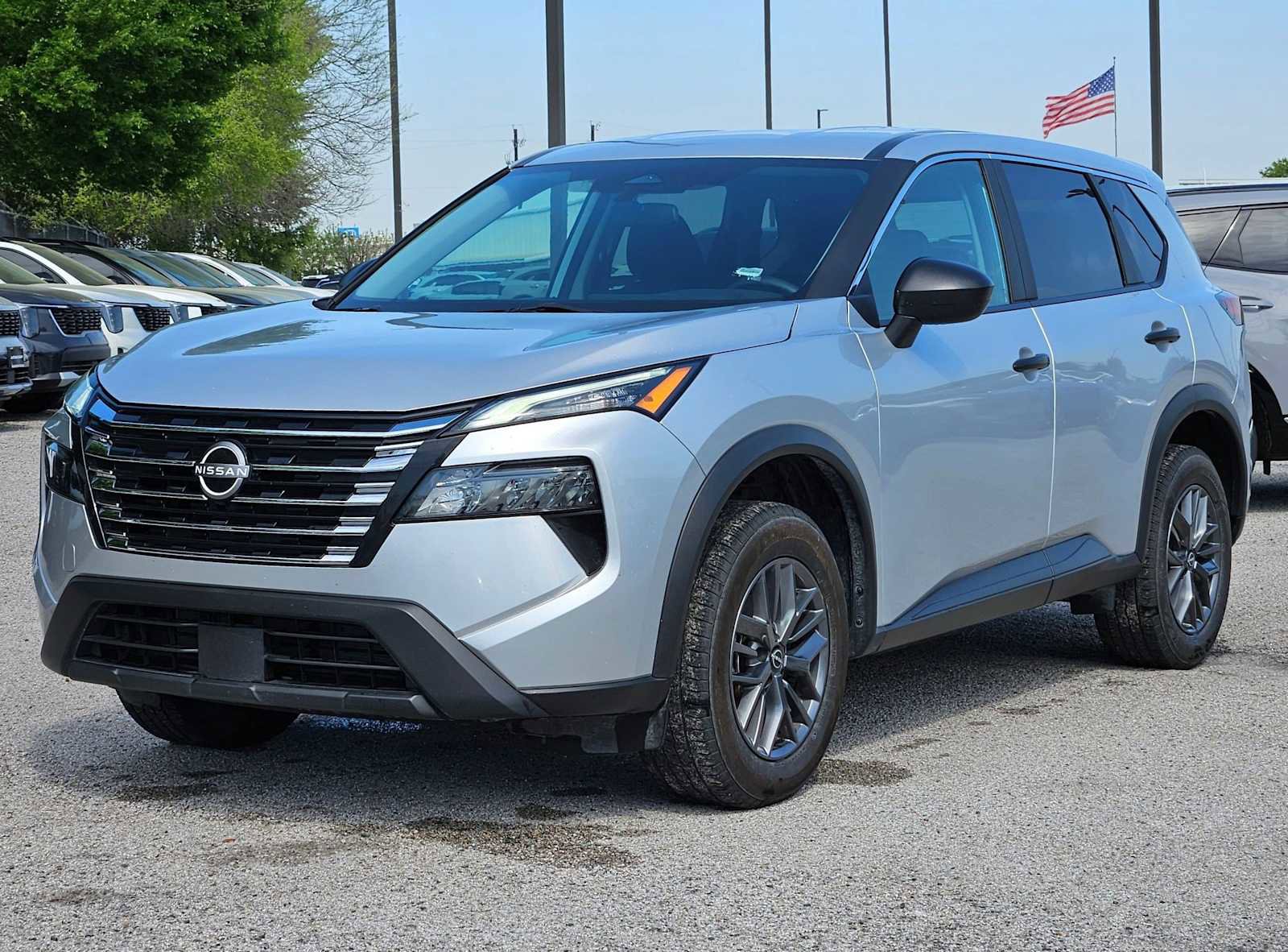 Used 2024 Nissan Rogue S image 10