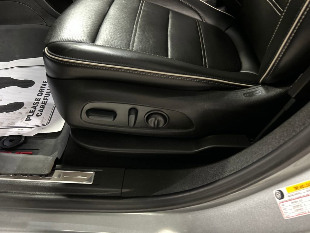Used 2023 GMC Acadia Denali w/ Denali Ultimate Package image 13