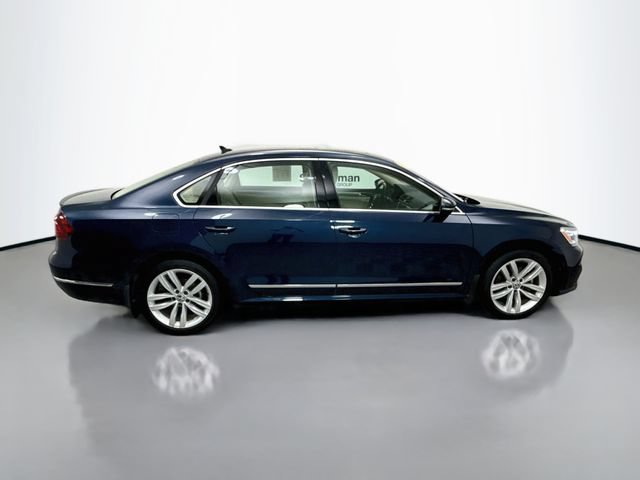 Used 2018 Volkswagen Passat 2.0T SEL Premium FWD image 8