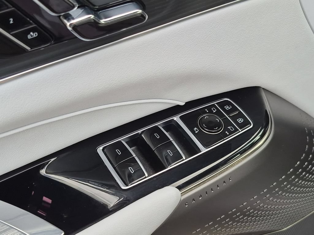 Certified 2024 Cadillac Lyriq Luxury RWD image 16
