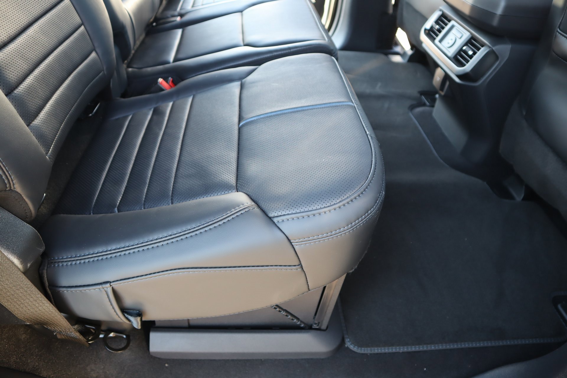 New 2025 Ford F150 Platinum w/ Equipment Group 702A High image 16