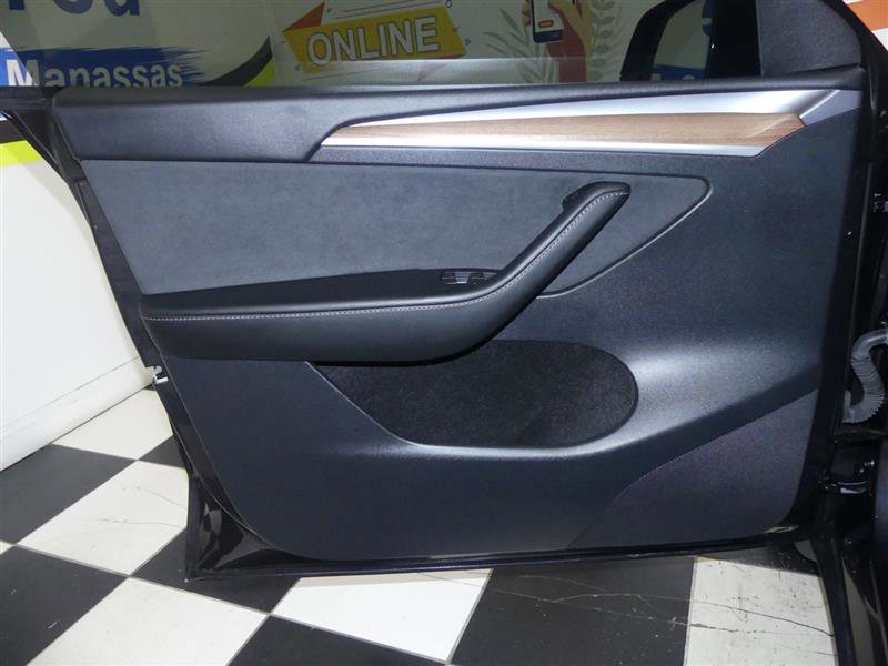 Used 2024 Tesla Model Y 2WD image 23