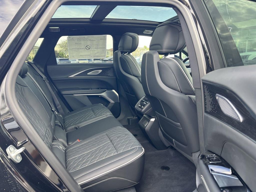 New 2026 Cadillac Lyriq V image 34