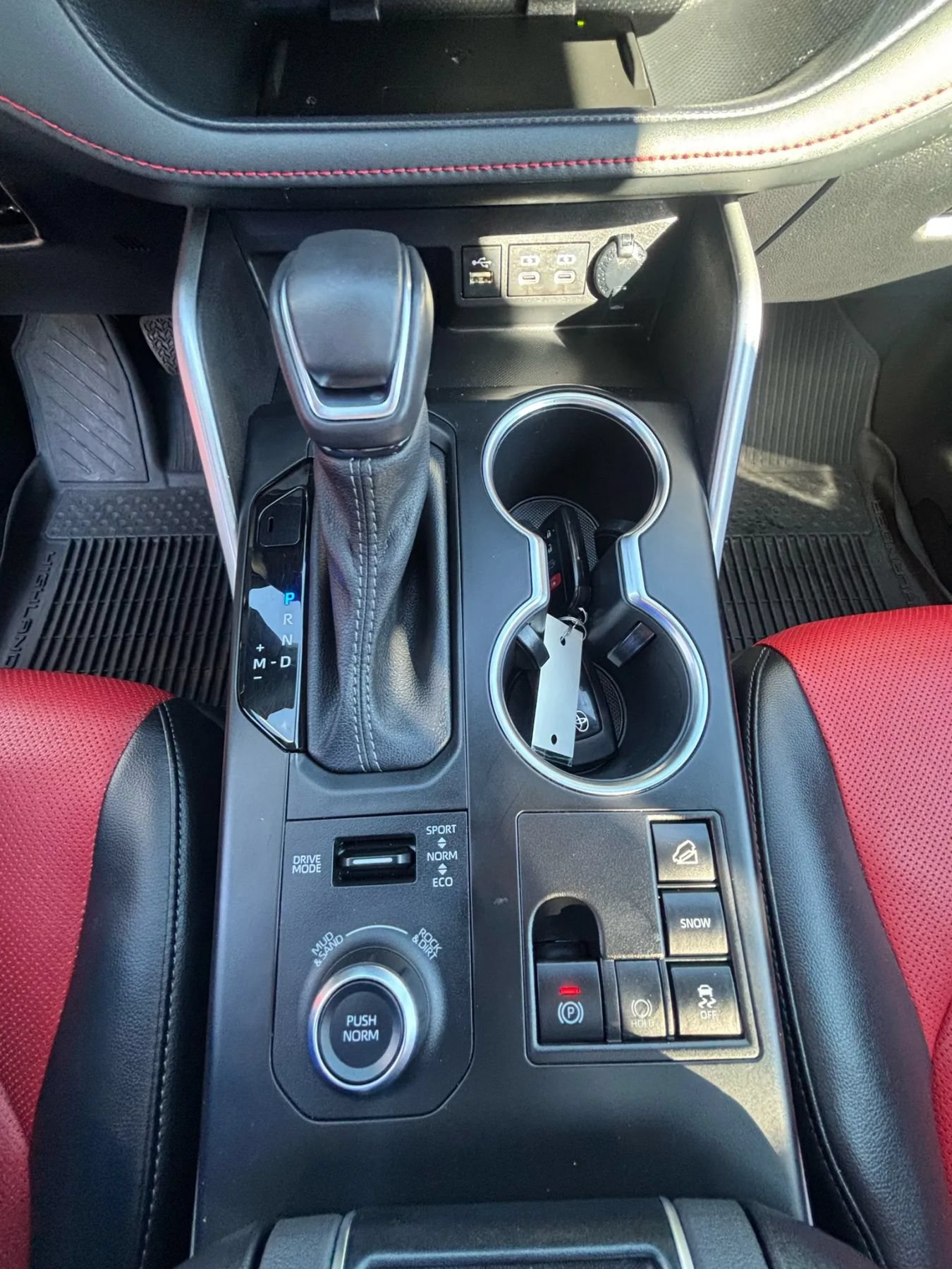 Used 2023 Toyota Highlander XSE AWD/4WD image 10