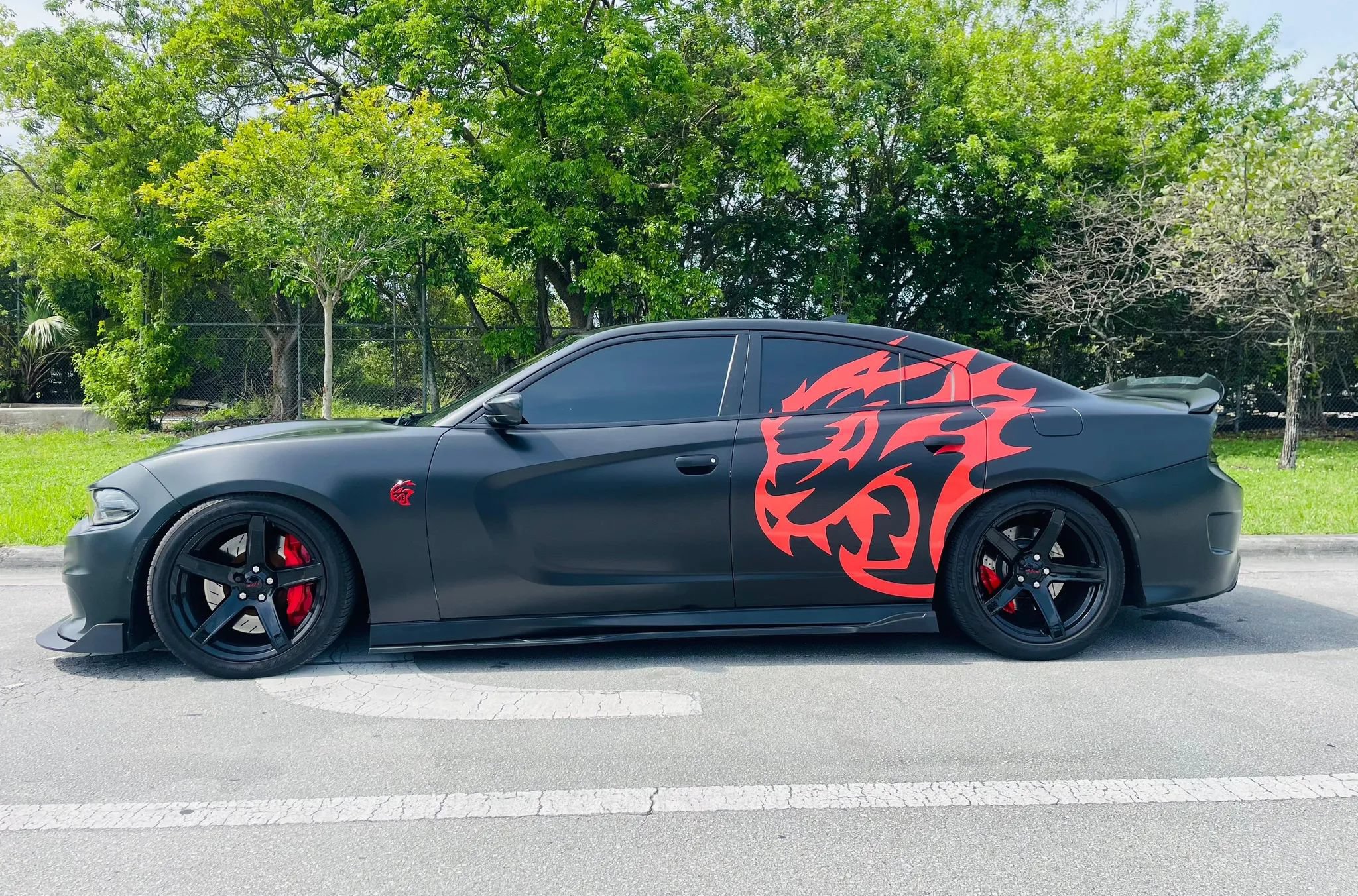 Used 2019 Dodge Charger SRT Hellcat w/ Harman/Kardon Audio Group RWD image 2