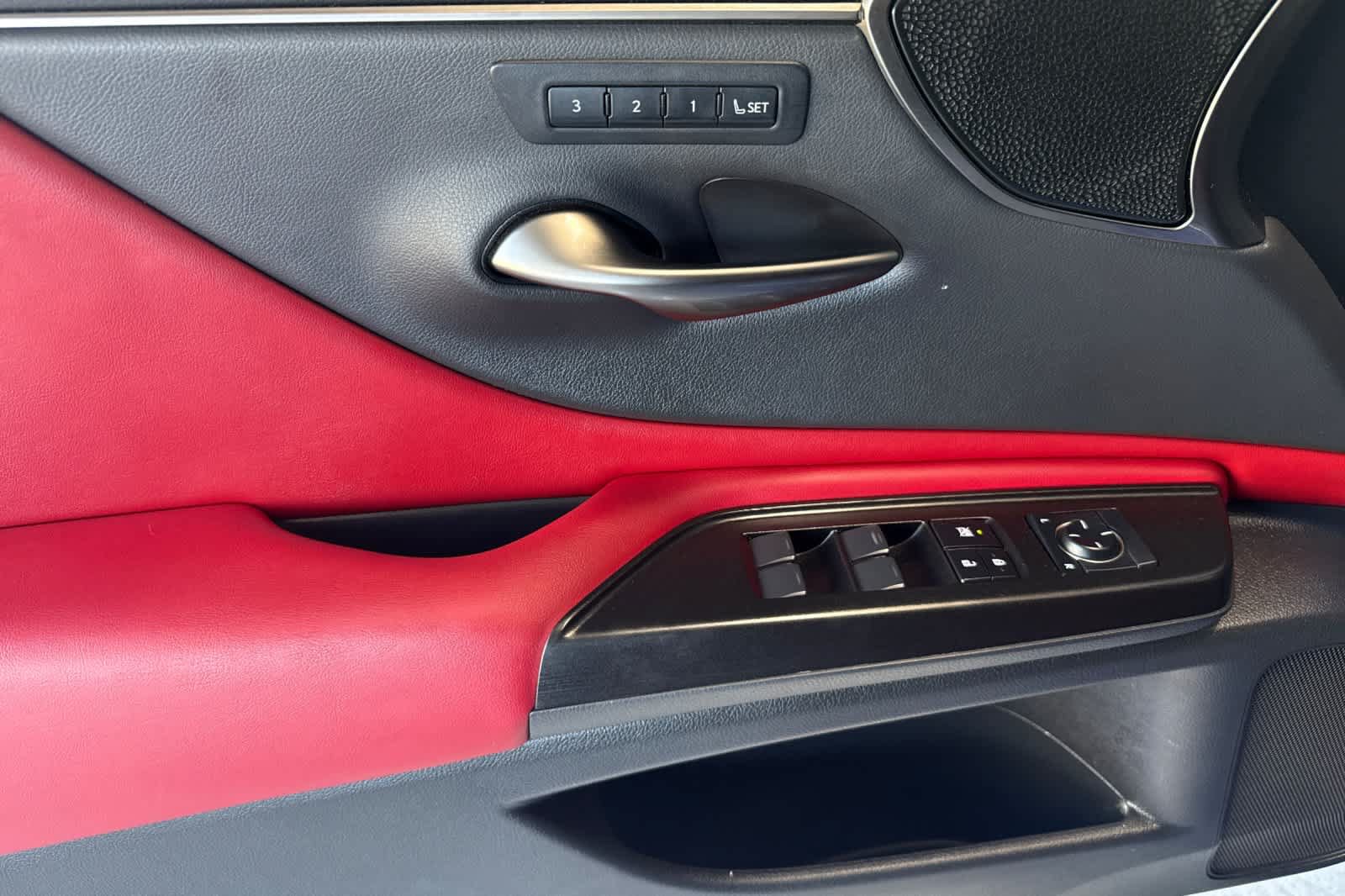 Used 2019 Lexus ES 350 F Sport w/ Accessory Package FWD image 12