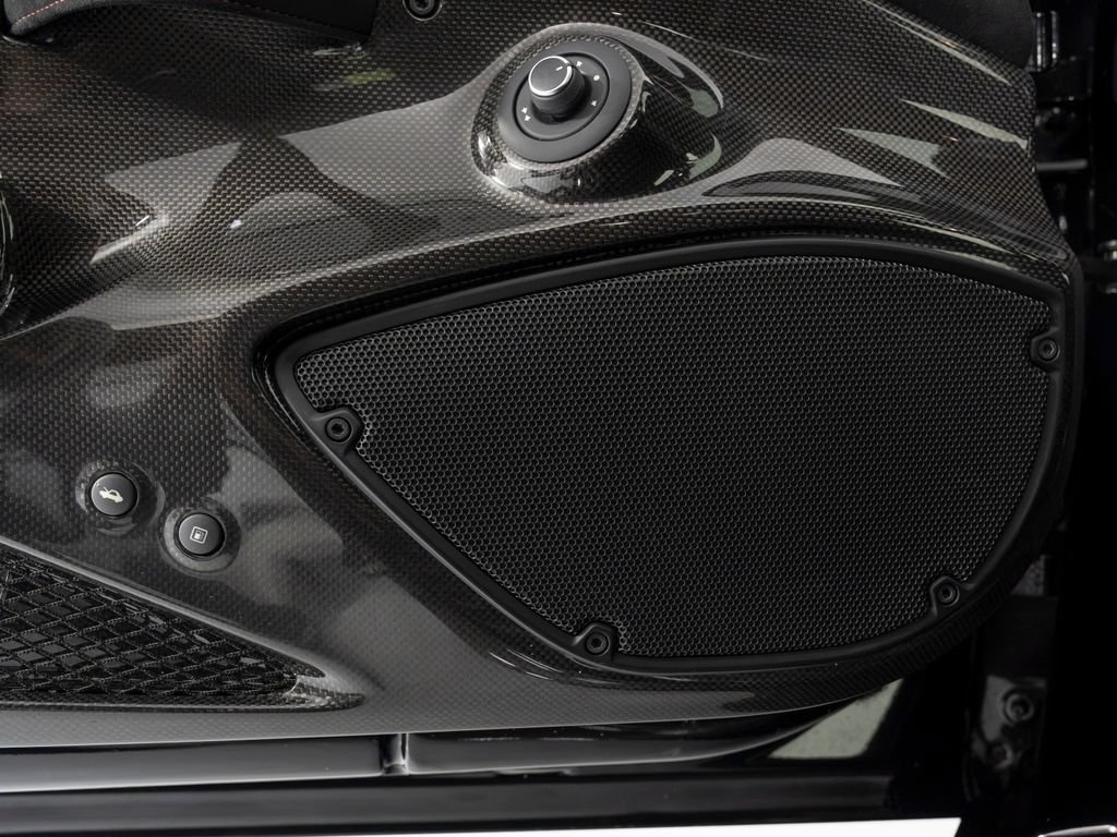 Used 2020 Ferrari 488 Pista Coupe RWD image 12