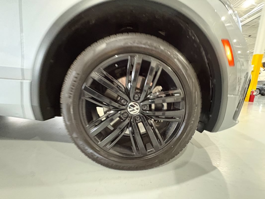 Used 2022 Volkswagen Tiguan SE R-Line AWD/4WD image 56