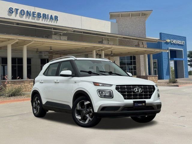 Used 2024 Hyundai Venue SEL image 1