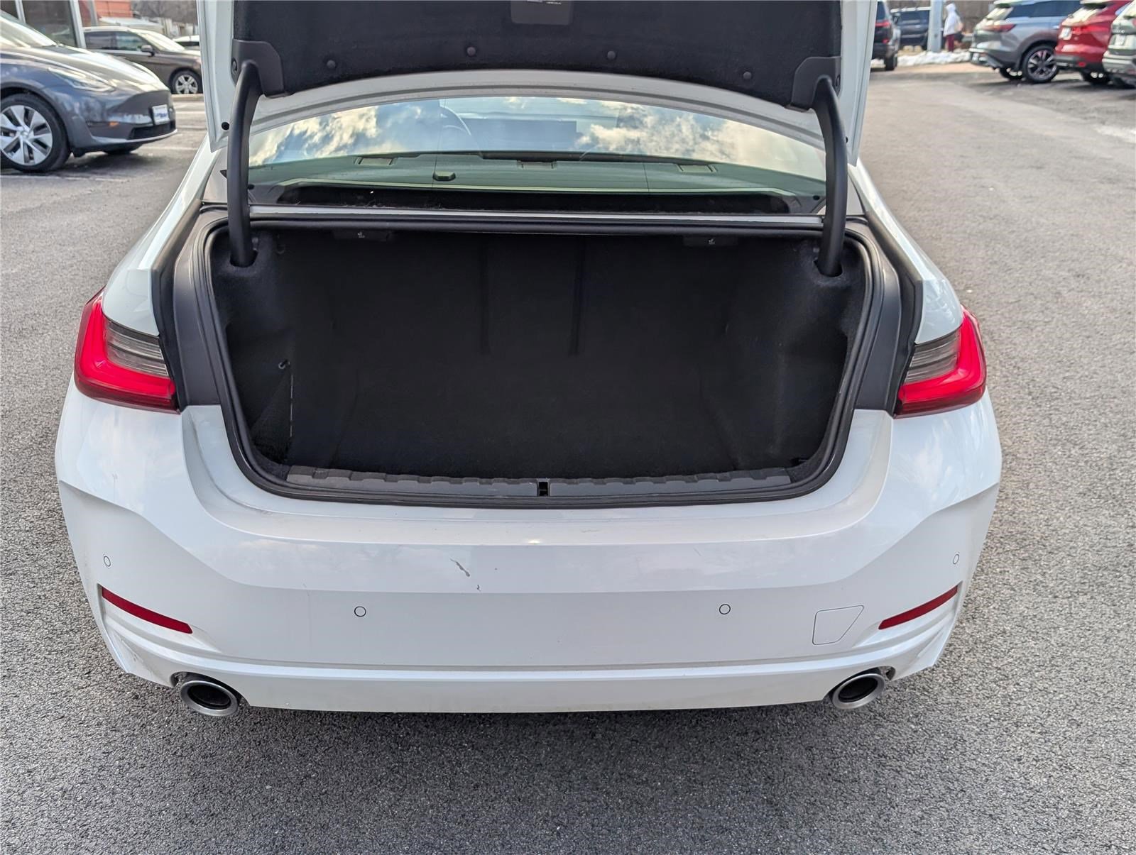 Used 2025 BMW 330i Sedan image 12