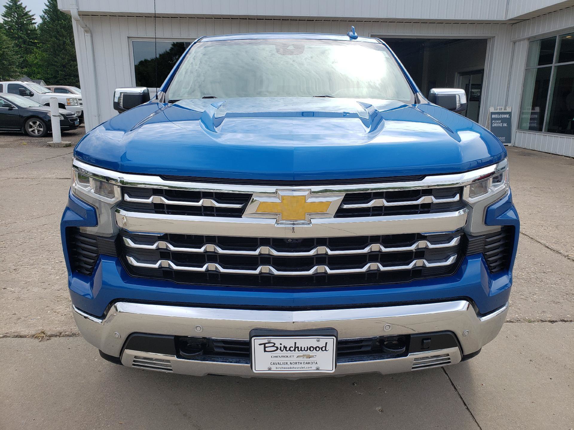 Used 2023 Chevrolet Silverado 1500 LTZ AWD/4WD image 2