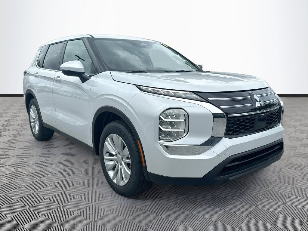 New 2026 Mitsubishi Outlander ES FWD image 3