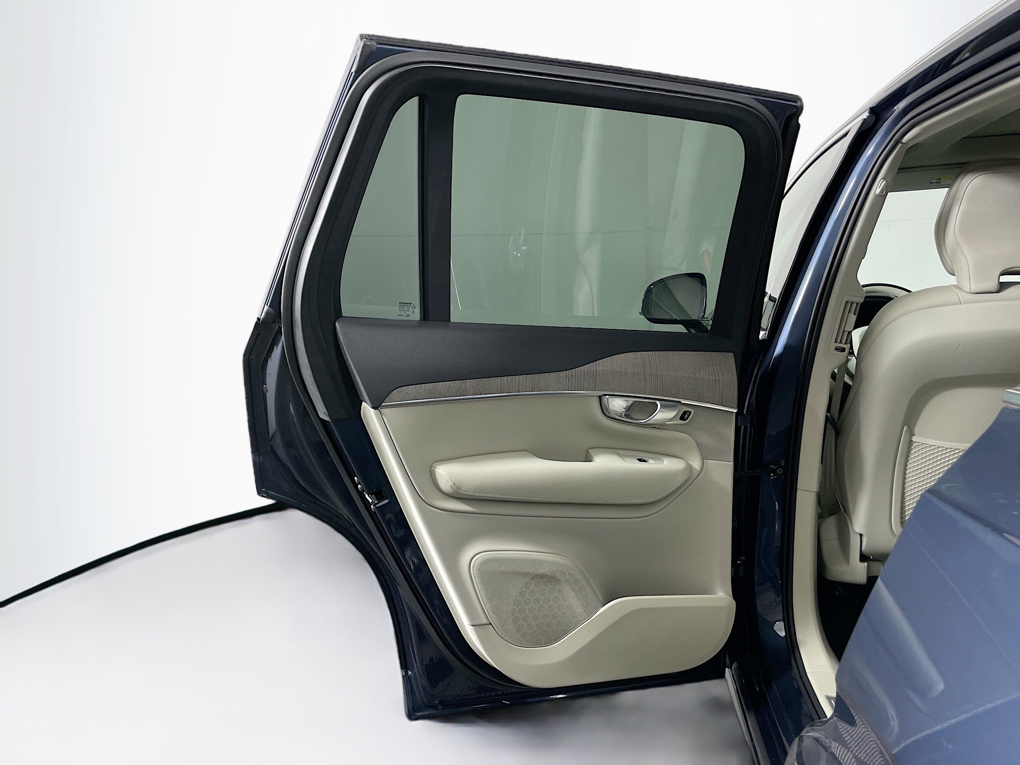 Used 2024 Volvo XC90 B5 Plus image 27